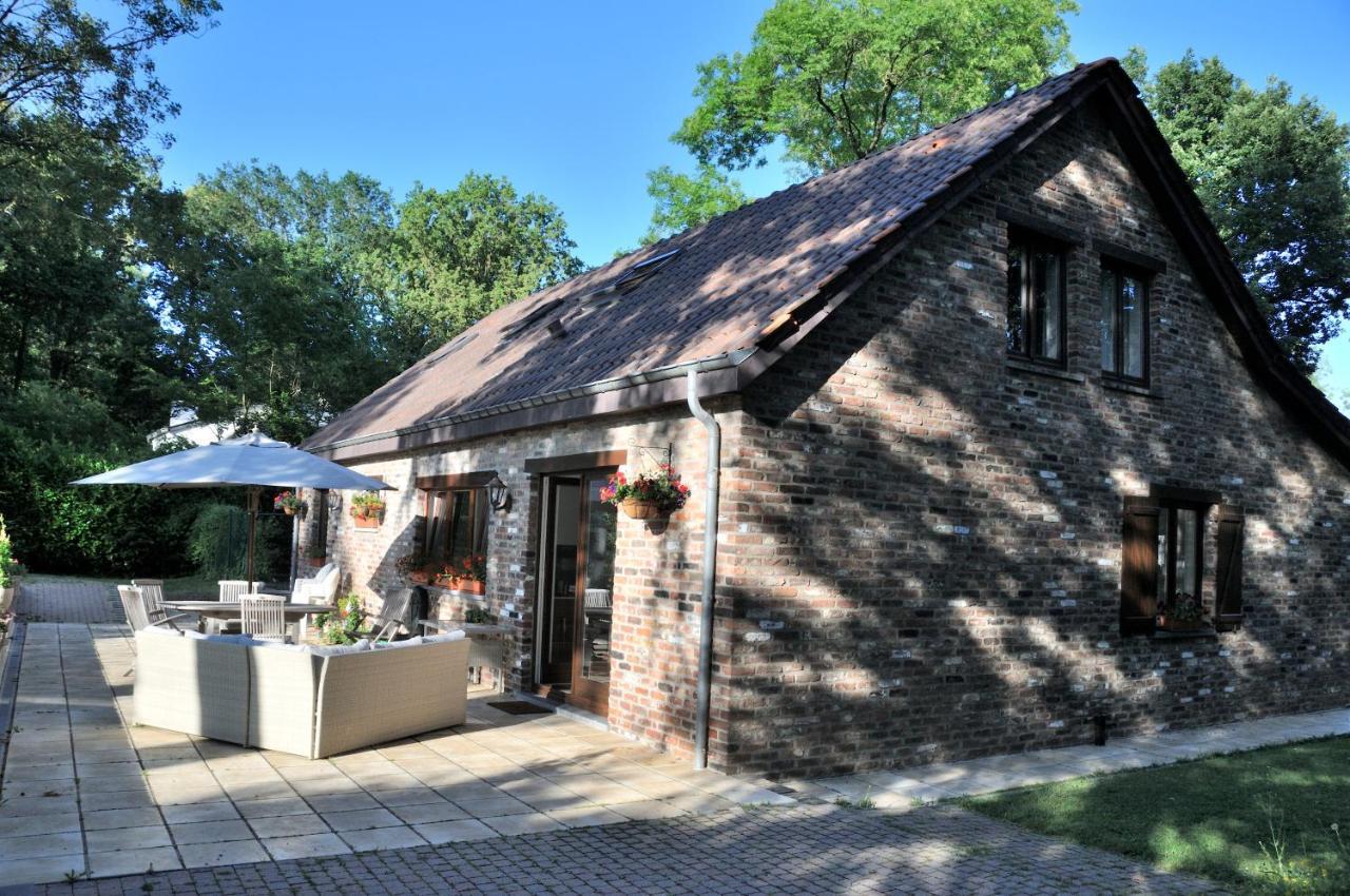 Suite Familiale Avec 2 Chambres Dans Une Villa - Quartier Vert Et Boise - 5 Kms De Namur Ngoại thất bức ảnh