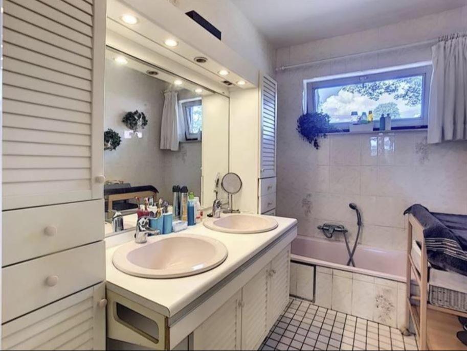 Suite Familiale Avec 2 Chambres Dans Une Villa - Quartier Vert Et Boise - 5 Kms De Namur Ngoại thất bức ảnh
